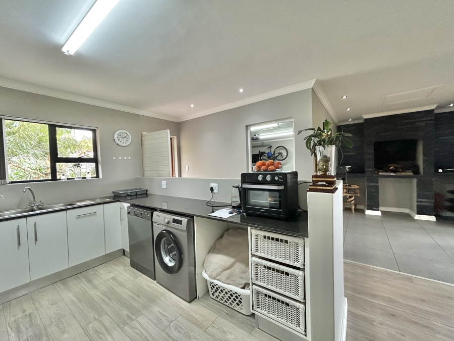 2 Bedroom Property for Sale in Wavecrest Eastern Cape